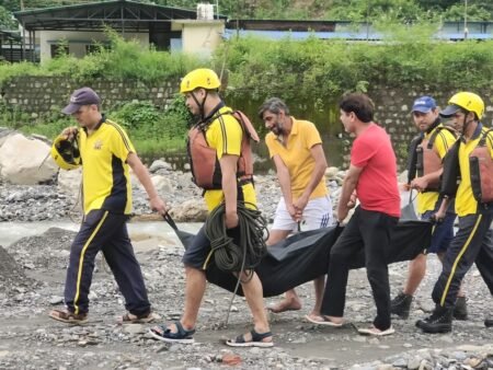 सहस्त्रधारा में स्नान के दौरान डूबे व्यक्ति का शव 2 किमी दूर बरामद, SDRF ने चलाया सर्च अभियान