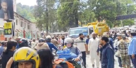 नैनीताल में बड़ा हादसा: बेकाबू जल संस्थान का ट्रक भीड़ में घुसा, दिल्ली की दो महिला पर्यटक गंभीर घायल