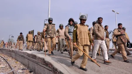 बनभूलपुरा रेलवे अतिक्रमण पर सख्ती, पूरे इलाके में कड़ा पुलिस पहरा