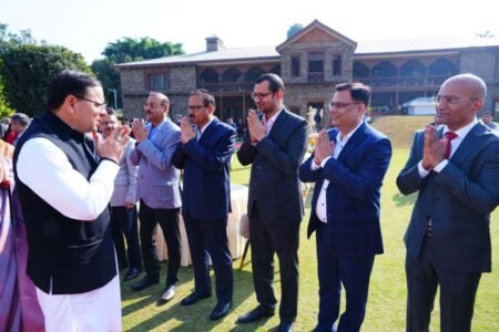 उत्तराखंड-मुख्यमंत्री पुष्कर सिंह धामी ने IAS अधिकारियों के साथ की बैठक