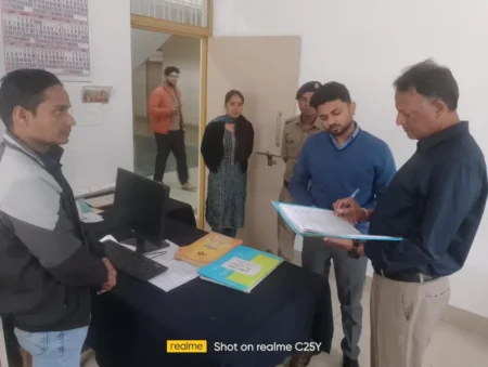 भीमताल CHC पर CDO का औचक निरीक्षण, 15 कर्मचारी गायब—वेतन रोकने के आदेश