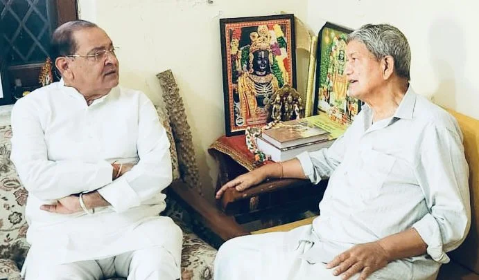 देहरादून में सियासी हलचल: हरीश रावत के अवकाश के बीच यशपाल आर्य की मुलाकात से बढ़ीं अटकलें