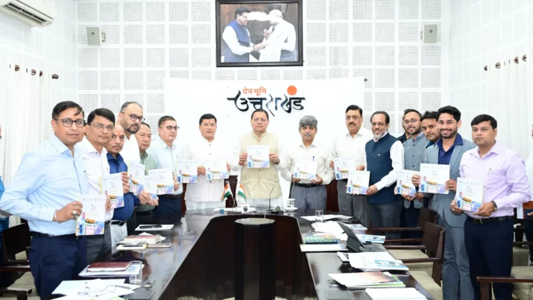 सीएम धामी ने ‘सौर जागरूकता स्मारिका पुस्तिका’ का विमोचन किया