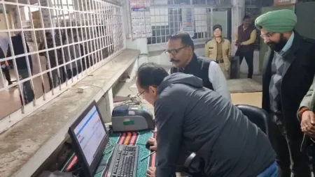 ब्रेकिंग न्यूज़: हल्द्वानी RTO ऑफिस में DM का ताबड़तोड़ छापा, मचा हड़कंप — कई दलाल फरार, भ्रष्टाचारियों पर गिरी गाज!