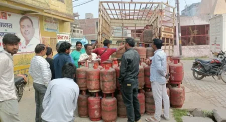 हल्द्वानी में गैस संकट: 4 दिन बाद भी नहीं मिल रहा सिलिंडर, होटल-रेस्तरां भी परेशान