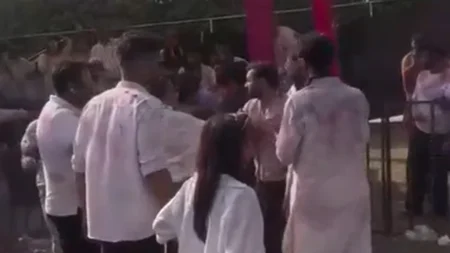 देहरादून में होली के दौरान बवाल: सिर पर बोतल फोड़ी, युवतियों से अभद्रता