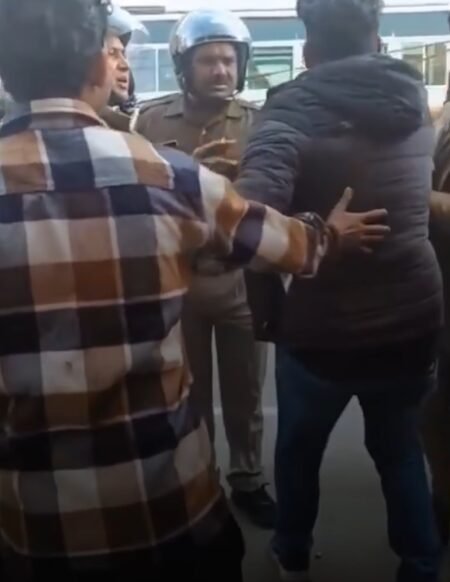 हल्द्वानी में पुलिस की दबंगाई:दुकानदार गाड़ी हटाने को कहा तो हुआ आग बबूला,पुलिसकर्मी ले गए घसीटते हुए