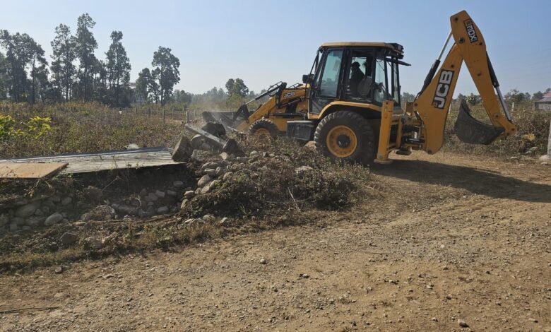 MDDA की अवैध प्लॉटिंग पर बड़ी कार्रवाई, 10 बीघा भूमि पर चला ध्वस्तीकरण अभियान