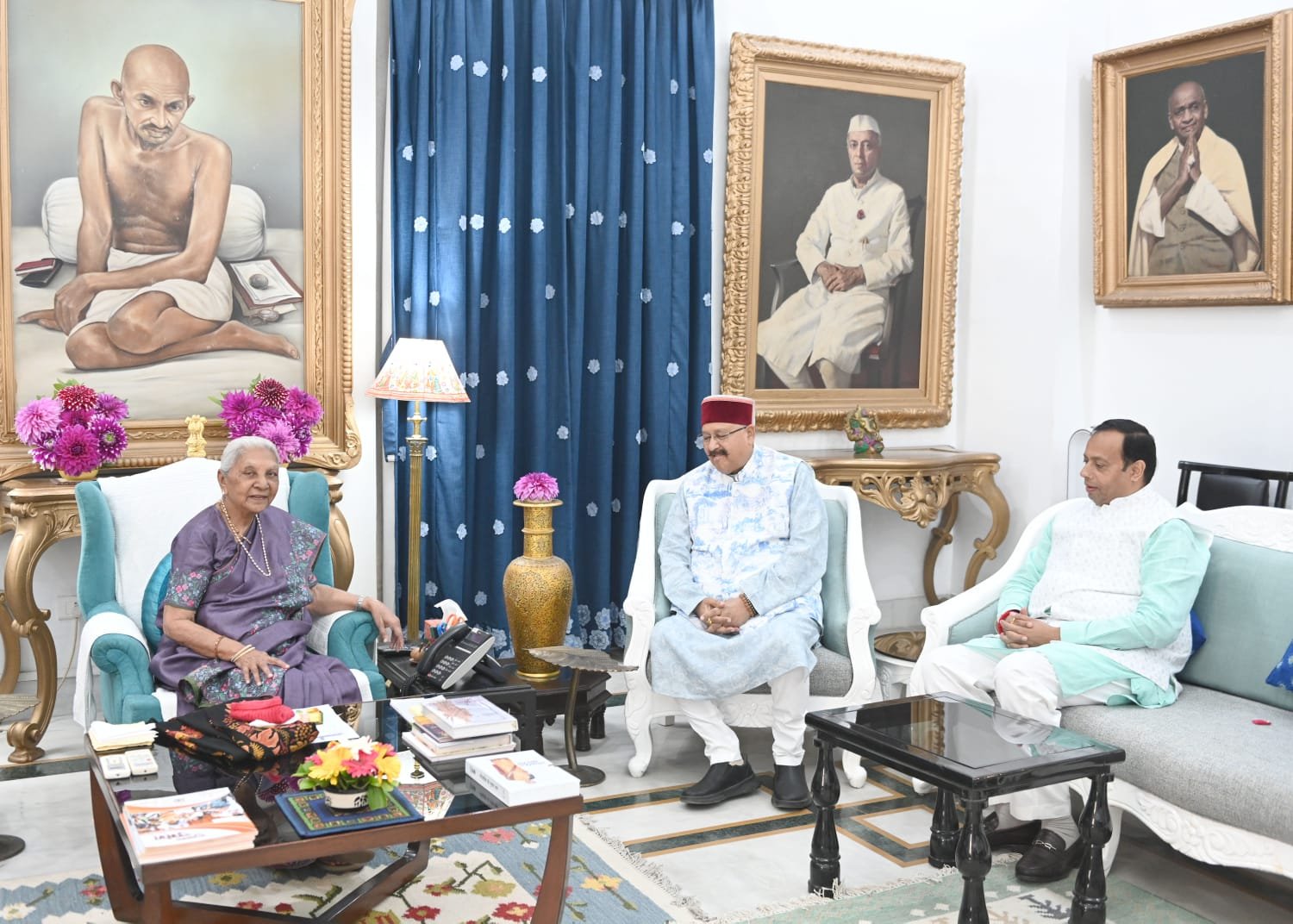 महाराज ने उत्तर प्रदेश की राज्यपाल को आदि कैलाश यात्रा पर आमंत्रित किया