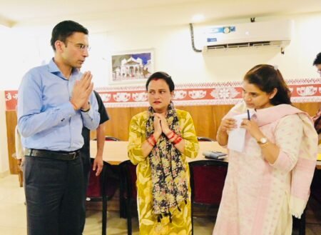 कैंसर पीड़ित परिवार को मिली बड़ी राहत; 71 हजार ऋण माफ, 50 हजार की आर्थिक सहायता