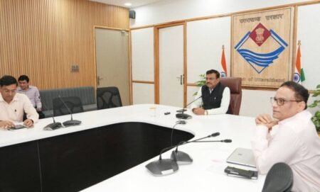 देहरादून अलर्ट: हीट वेव खतरा बढ़ा, स्कूलों में ‘वॉटर बेल’ लागू — सरकार एक्शन मोड में