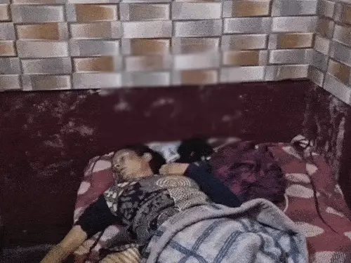 हल्द्वानी के होटल में मिला अल्मोड़ा की महिला का शव:दरवाजा तोड़ कमरे में घुसी पुलिस, बेड पर पड़ी मिली; एक दिन पहले घूमने आई 9 ezgif 253ab86110c15a48 1765362356